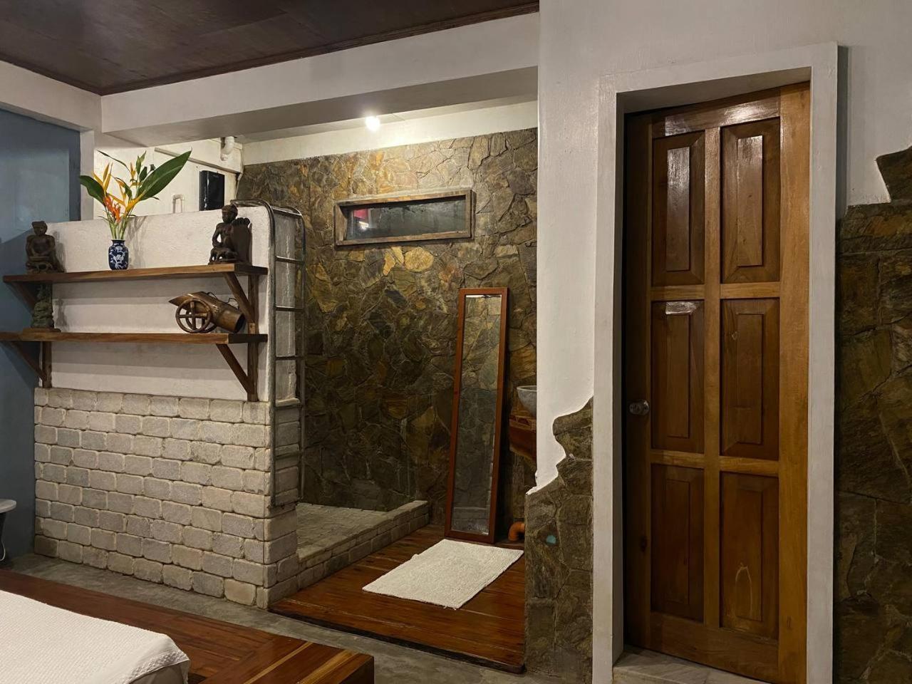 Stone Creek House Bed & Breakfast Romblon Exterior foto